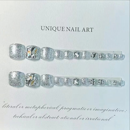 Glamouröse kristallverzierte Nagelkunst Brehn