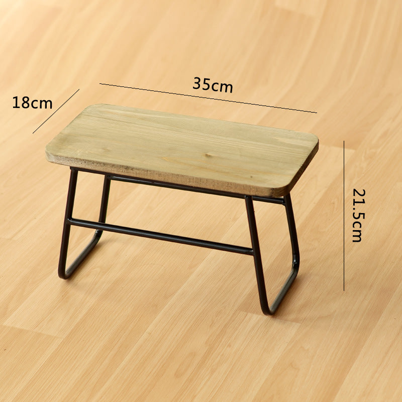 Moderner Holz-Hocker mit Metallgestell Brehn