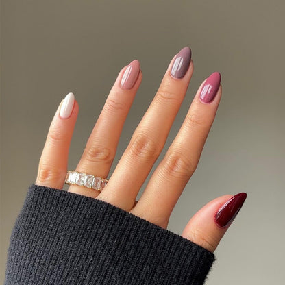 Kunstvolle Nagelverlängerungen mit elegantem Blattmuster Brehn
