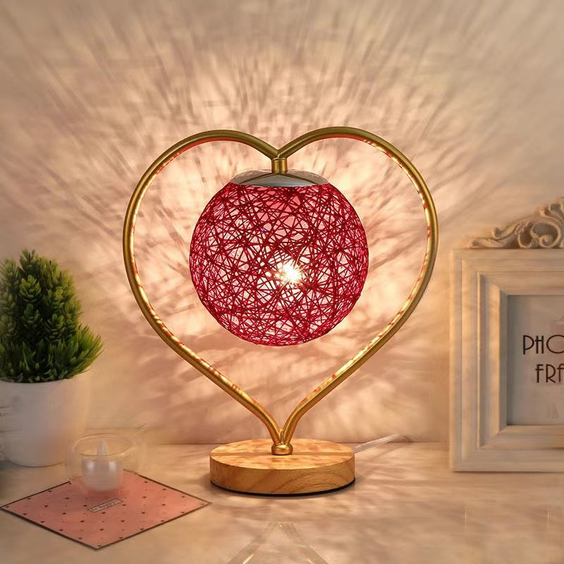 Herzförmige Tischlampe