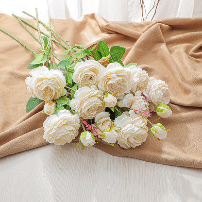 Eleganter künstlicher Rosenstrauß