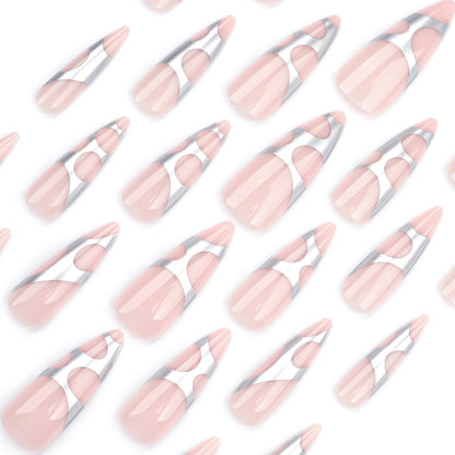 Kunstvolle Stiletto-Nägel mit modernem Design Brehn