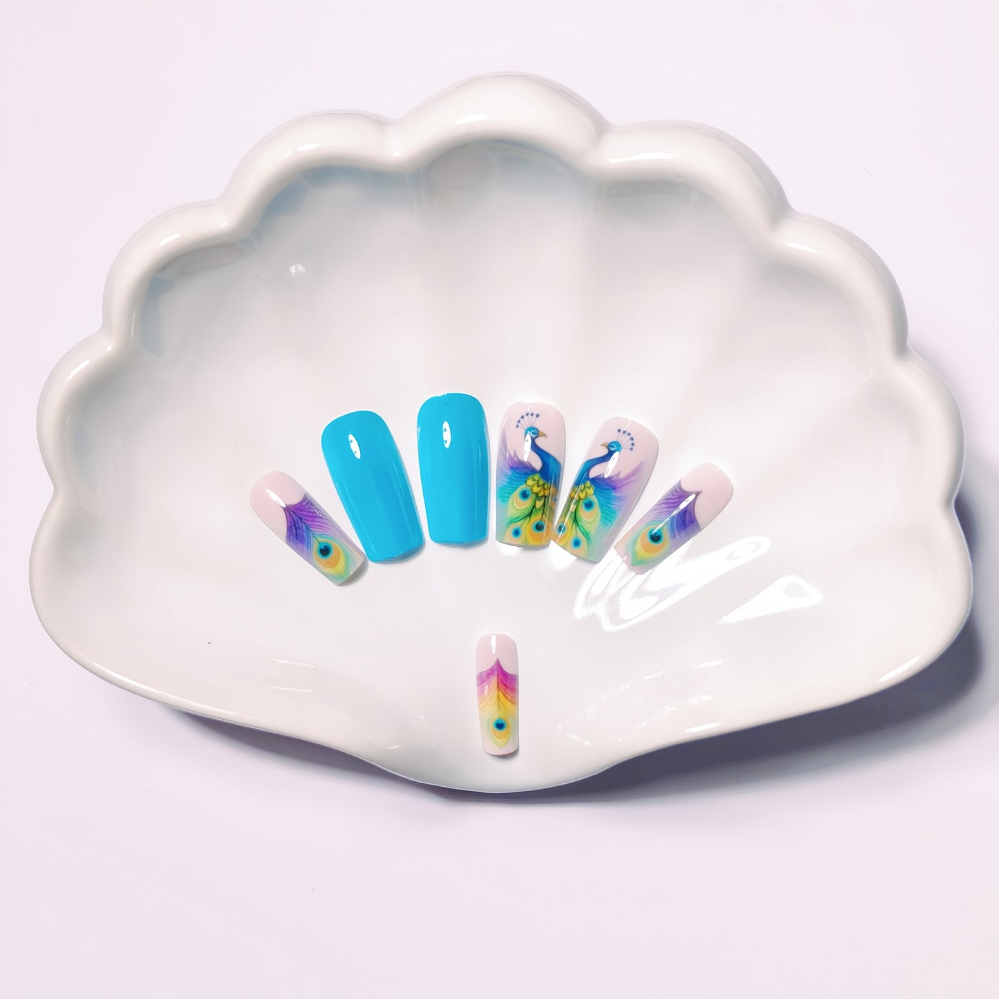 Kreative Nagelkunst mit Pfauendesign Brehn