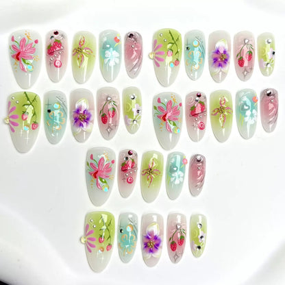 Künstlerisches Press-On-Nagelkunst-Set mit floralen Verzierungen