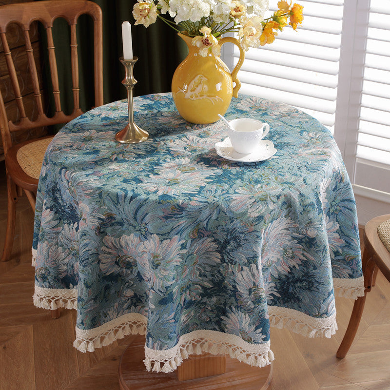 Blumengemusterte Vintage-inspirierte Tischdecke