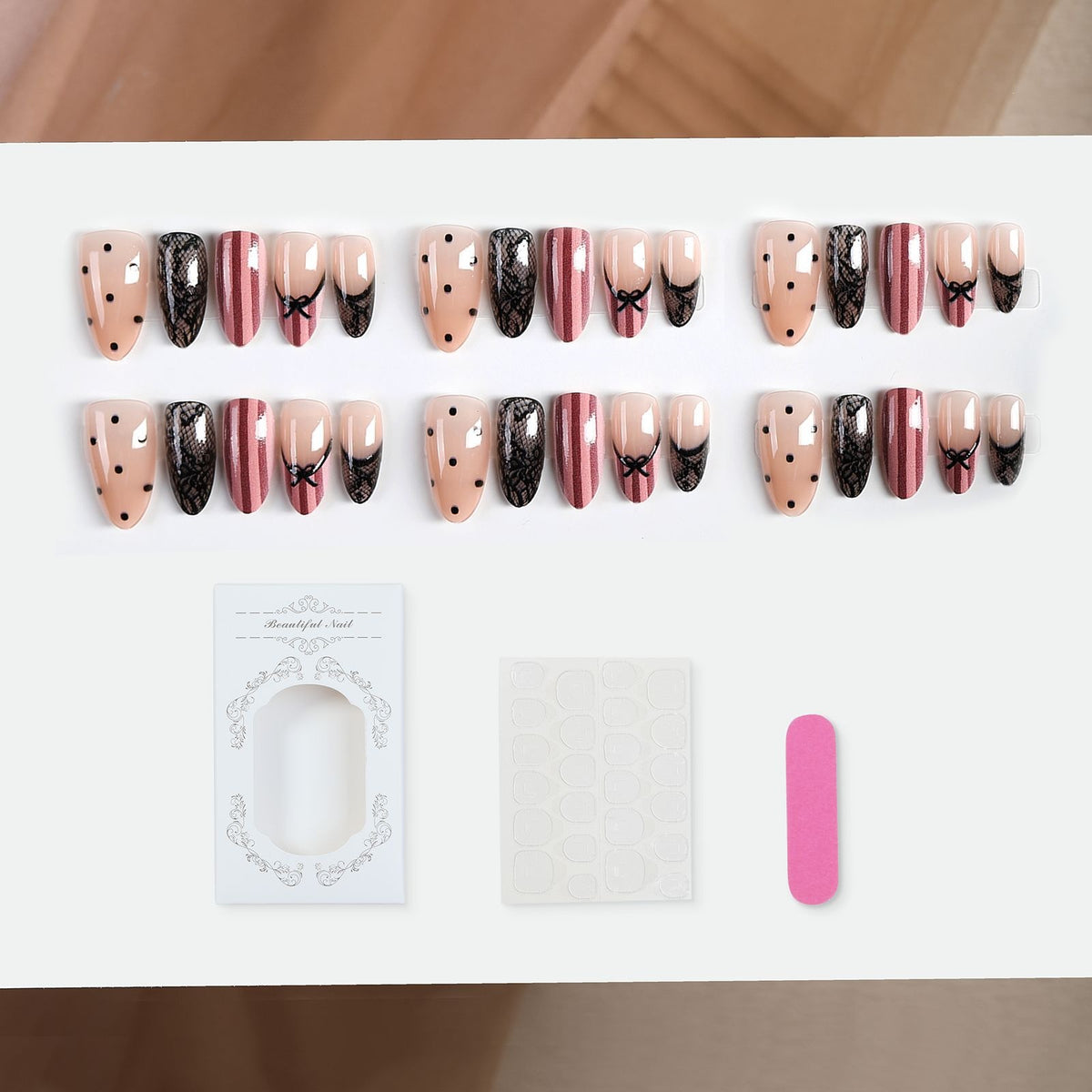 Kunstnagelset mit stilvollen 3D-Akzenten Brehn