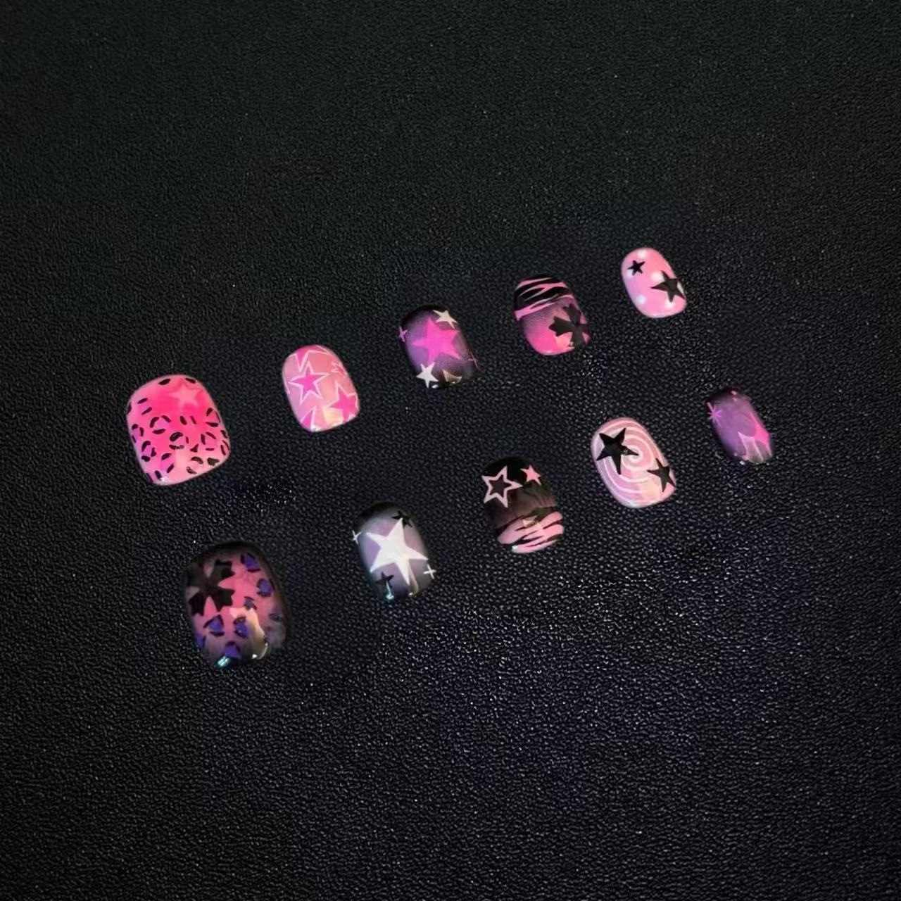 Stylisches Sternenbedrucktes Press-On Nagelkunstset Brehn