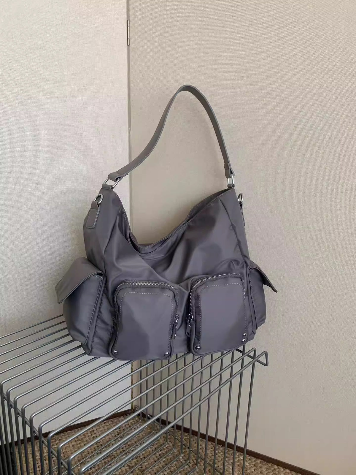 Multi-Pocket Utility Schultertasche