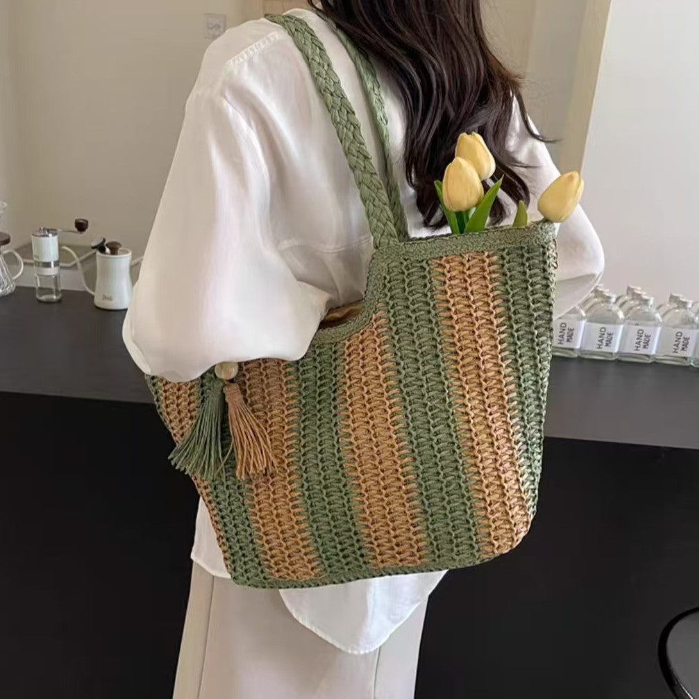 Strandtasche mit Fröhlichen Streifen und Quastendetails Brehn
