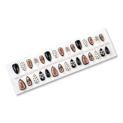 Künstlerisches Press-On Nagelkunstset mit floralen und Pünktchen-Designs Brehn