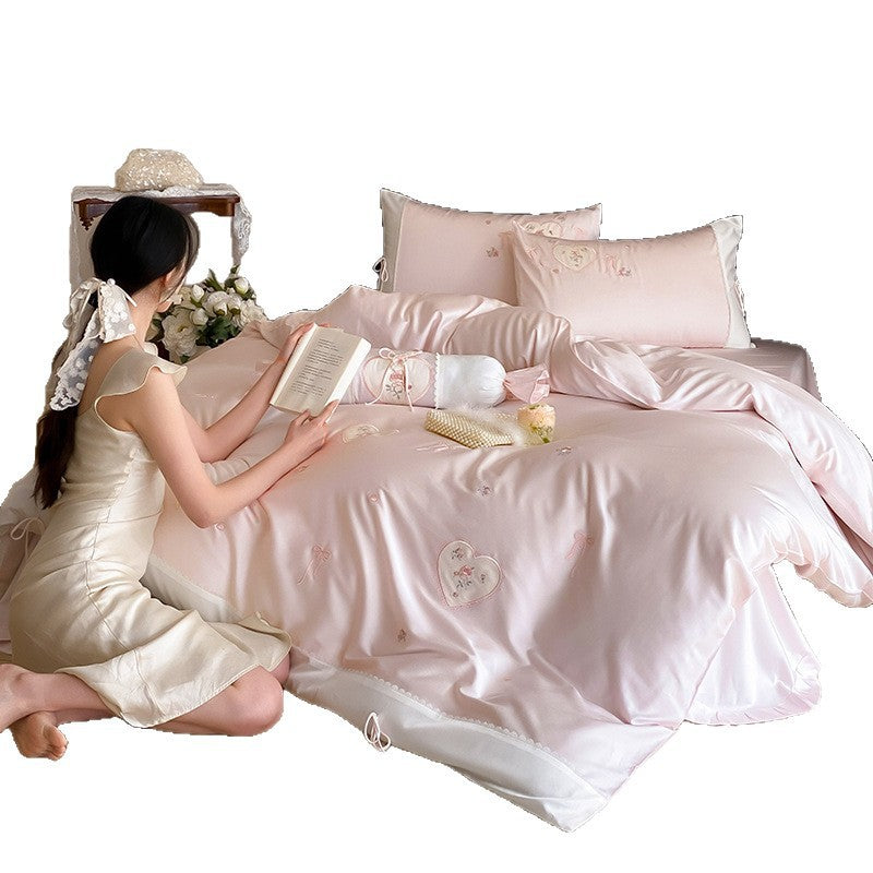Romantisches Satin-Effekt Bettbezug-Set mit gesticktem Herz-Applikation, dekorativem Kissen und Schleifenverschluss