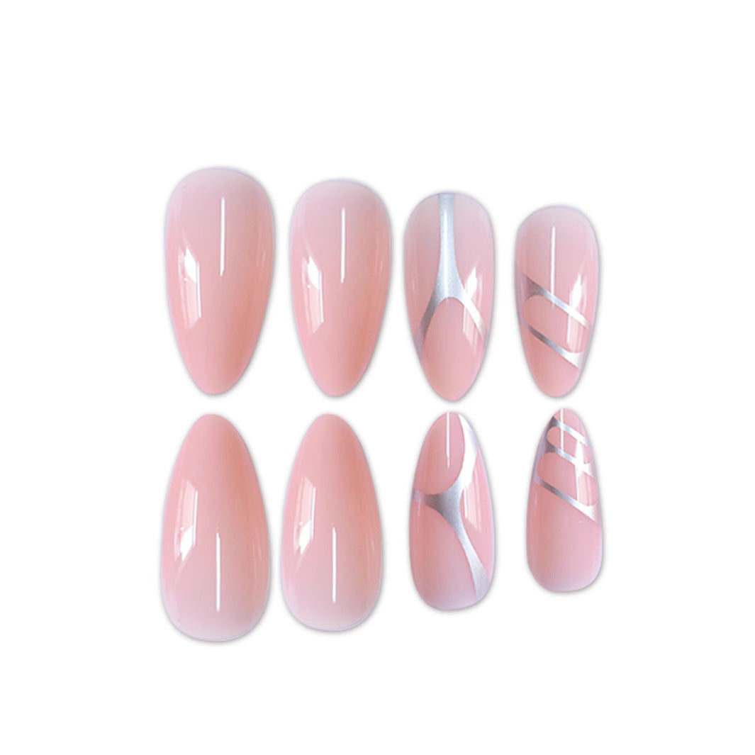Eleganter Stiletto Press-On Nail Set mit künstlerischen Metallelementen Brehn