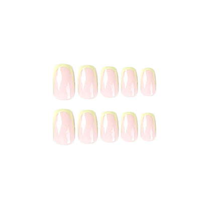 Kunstvolle Nagelverlängerungen mit elegantem French-Tip und modernen Akzenten Brehn