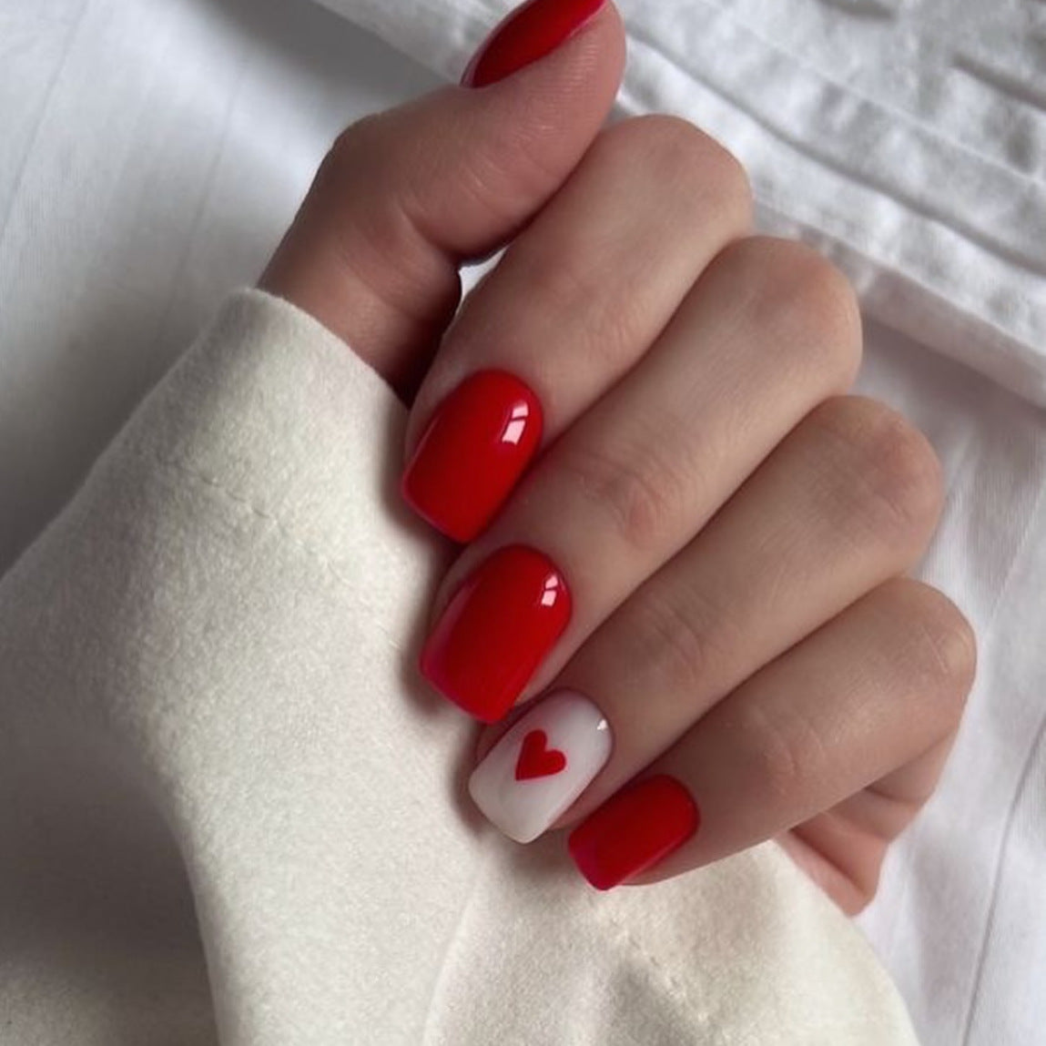 Stylisches Herzdesign Press-On Nagelset Brehn