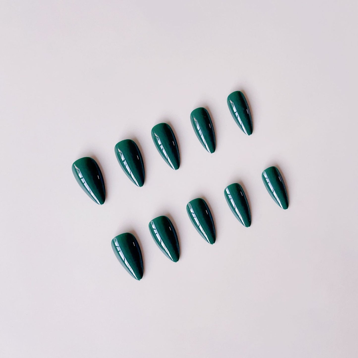 Kunstnagelset mit elegantem, glänzendem Finish Brehn