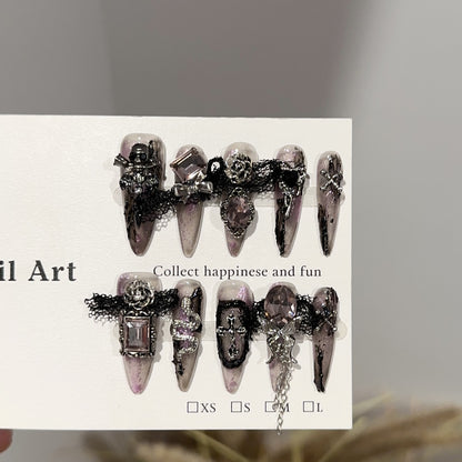 Dekorativer im gotischen Stil gestalteter Press-On-Nagelset