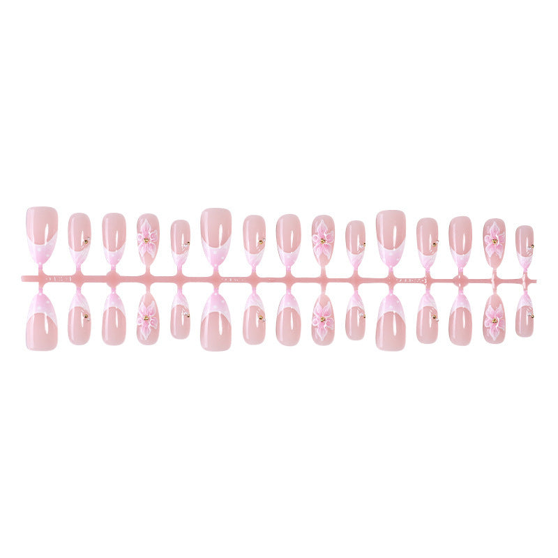 Kreatives Kunstnagelset mit zarten Blüten- und Glitzerdetails Brehn