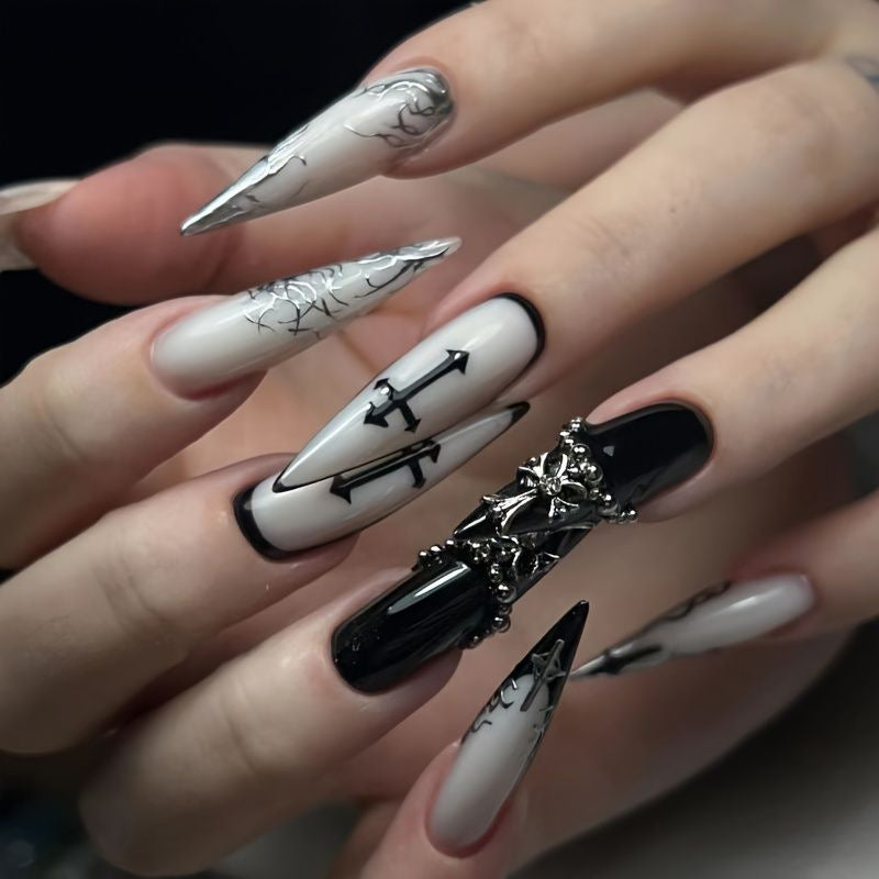 Gothic-inspirierte Stiletto-Nagelkunstverlängerungen Brehn