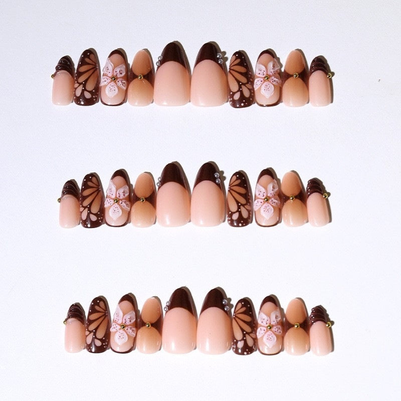 Kunstnagelset mit exquisiten floralen Motiven Brehn