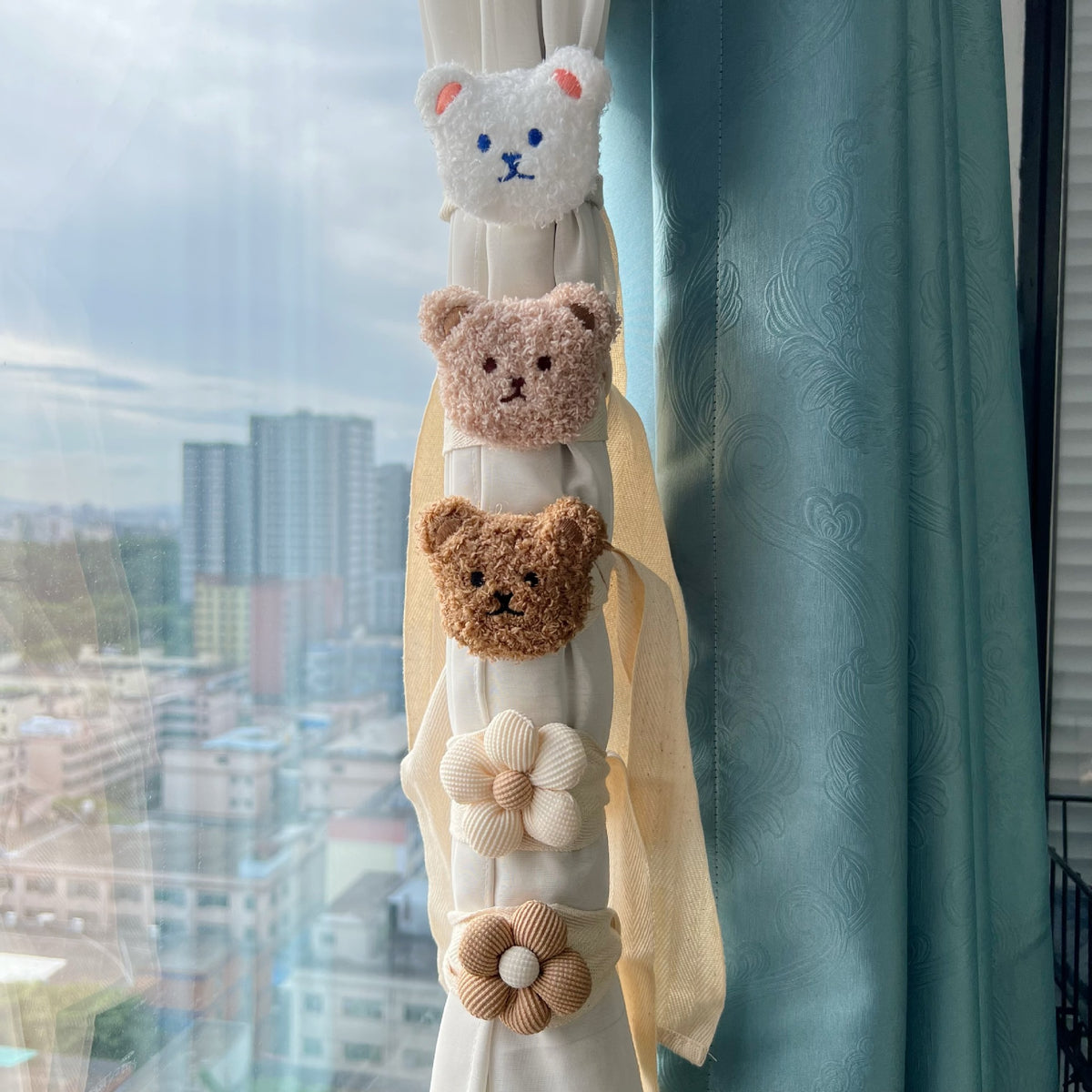 Plüsch Bären Gardinenband mit elastischer Schlaufe und weichem Teddygesicht