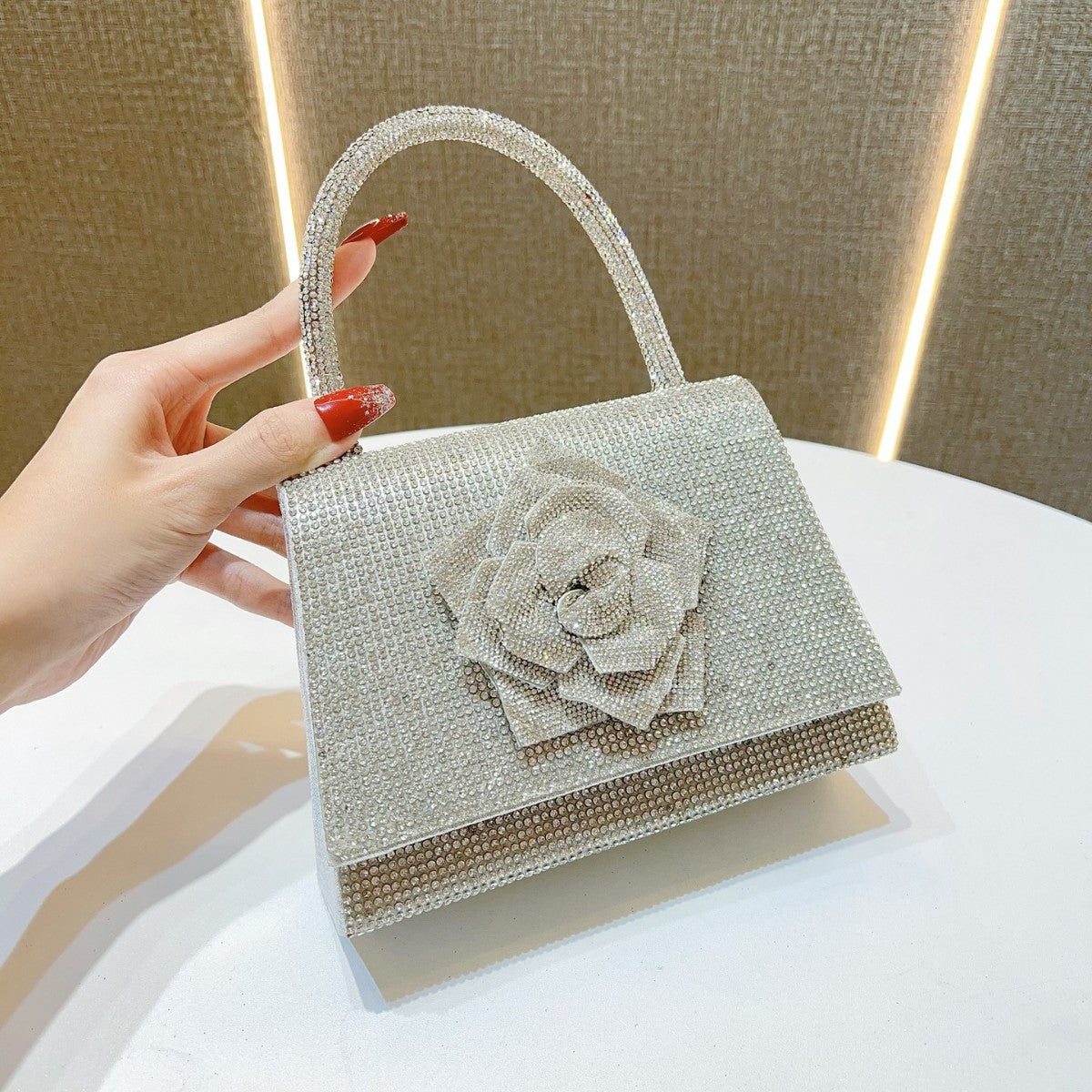 Dekorative Satin-Abendhandtasche