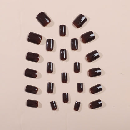 Kunstnagelset mit stylishen Akzenten Brehn