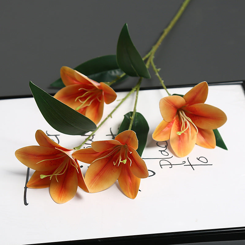 Realistischer synthetischer Lilienstamm