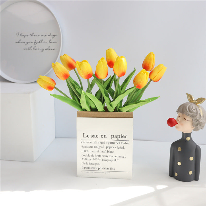 Künstlicher dekorativer Tulpenstrauß