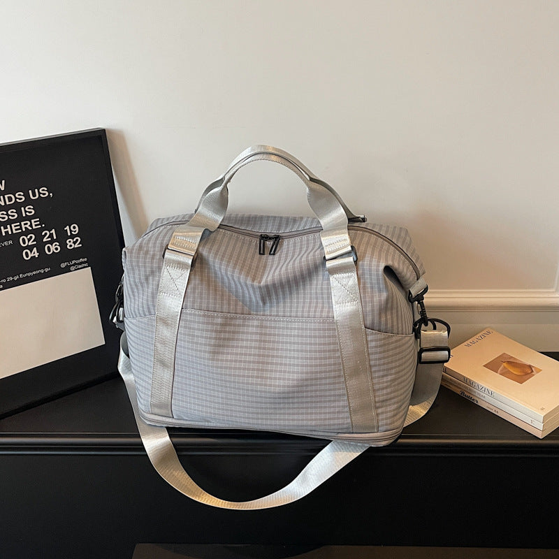 Sportliche Reisetasche mit Praktischem Stauraum und Verstellbaren Trageriemen Brehn