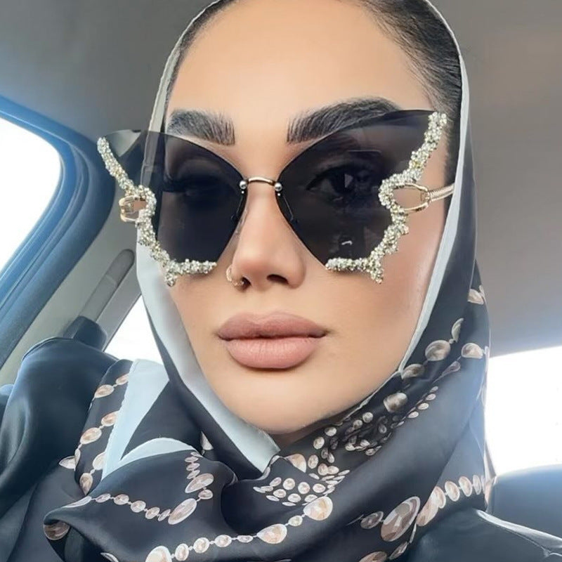 Damen große Cat-Eye Sonnenbrille mit funkelndem Strassbesatz und elegantem Rahmen Brehn
