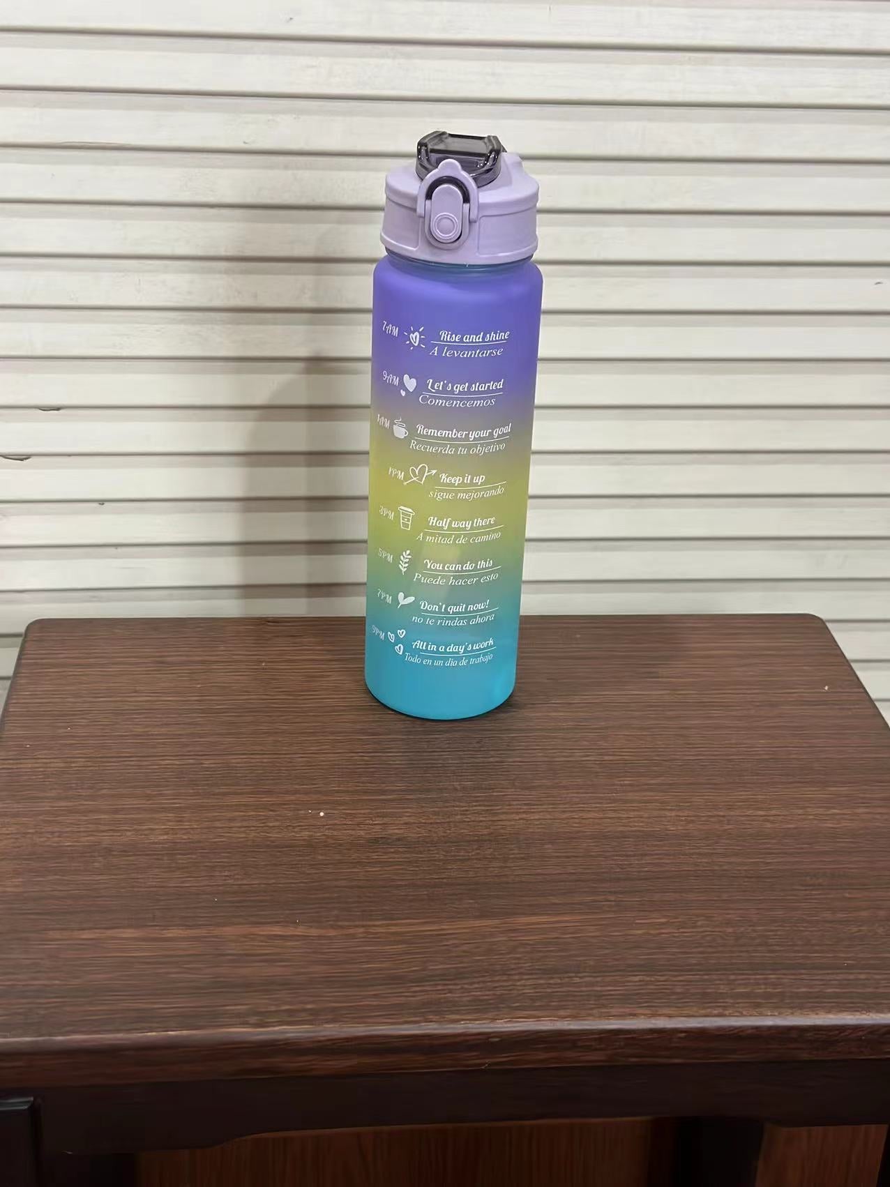 Damen Motivations-Trinkflasche mit integrierter Zeitmarkierung Brehn
