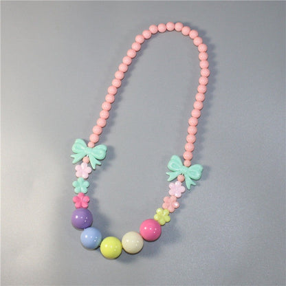 Bunte Perlenkette mit Floralen Elementen Brehn