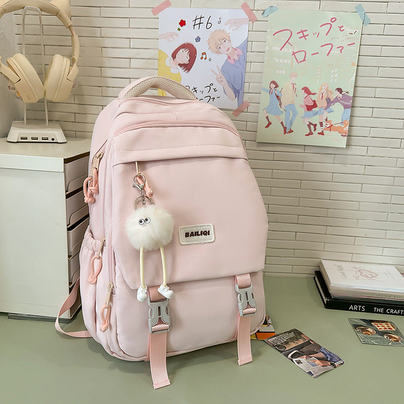 Stylische Multi-Funktions-Rucksack mit dekorativen Merkmalen Brehn