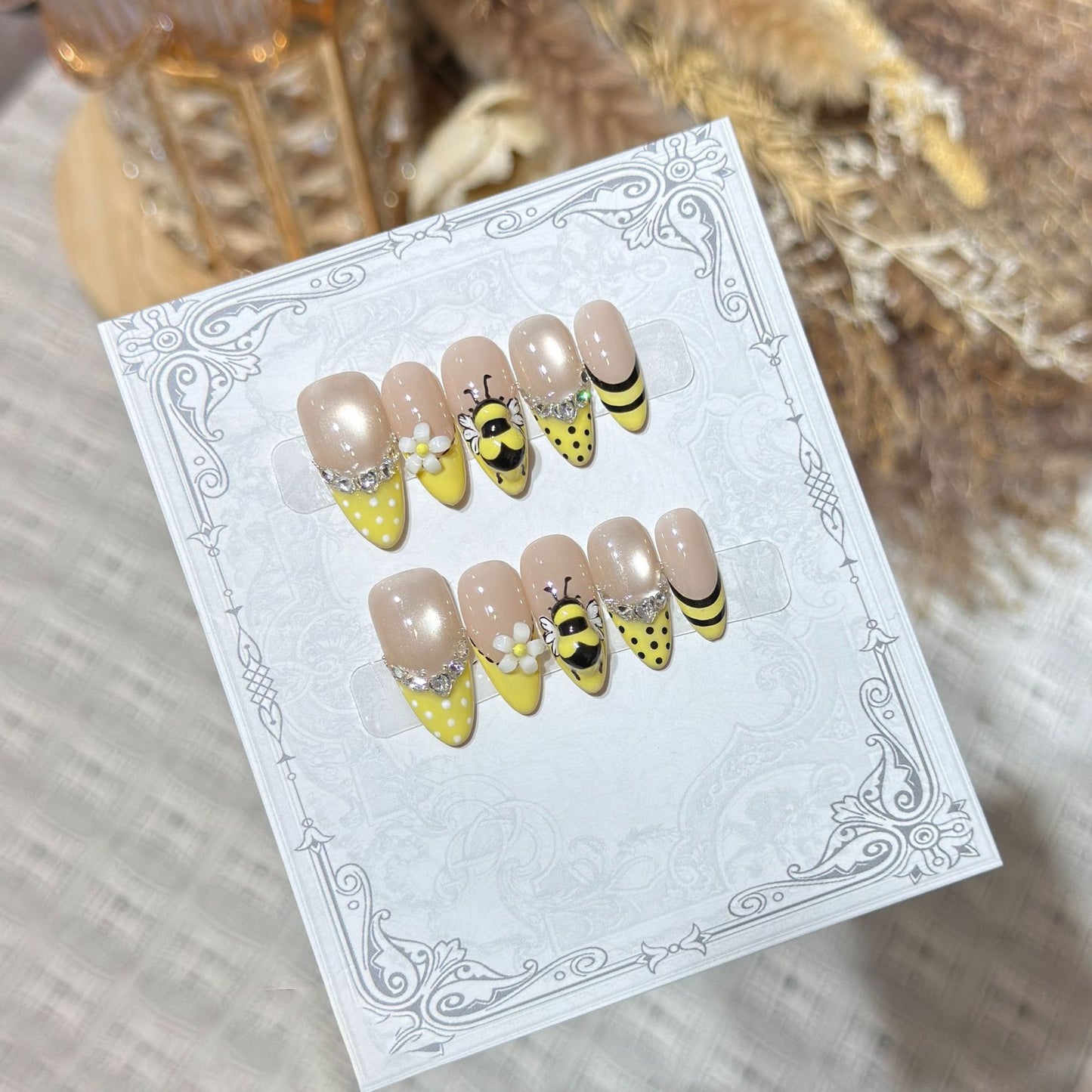 Künstlerisches Bienen-Motiv Press-On Nagelset Brehn