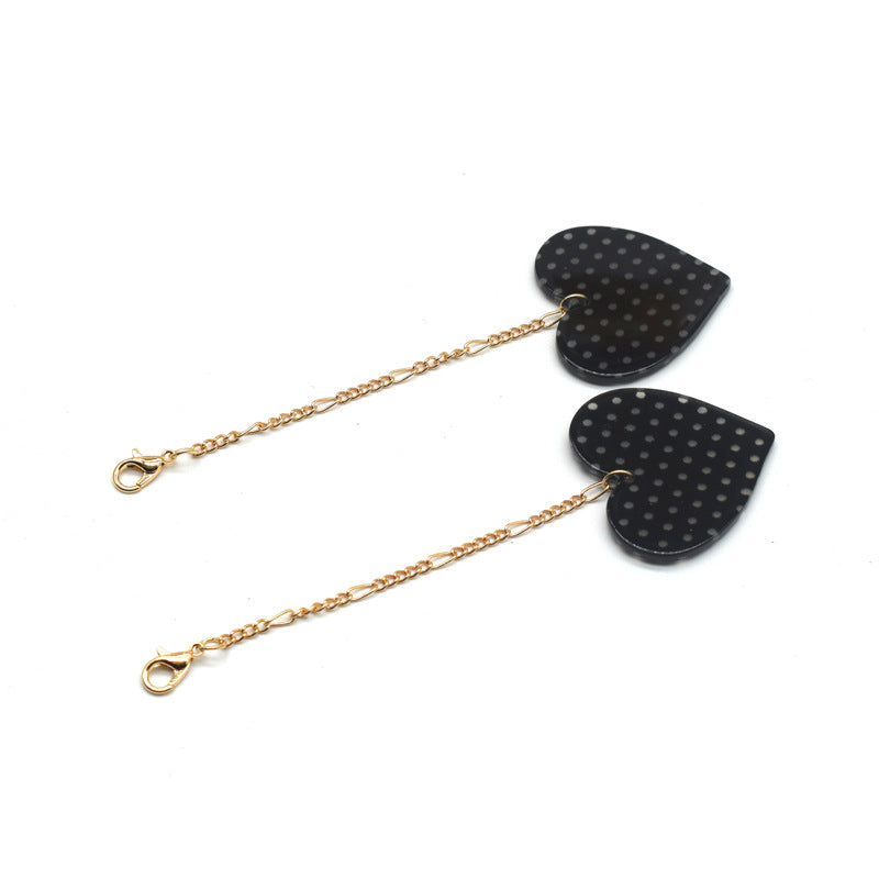 Herzförmige Ohrhängern mit goldener Kette Brehn