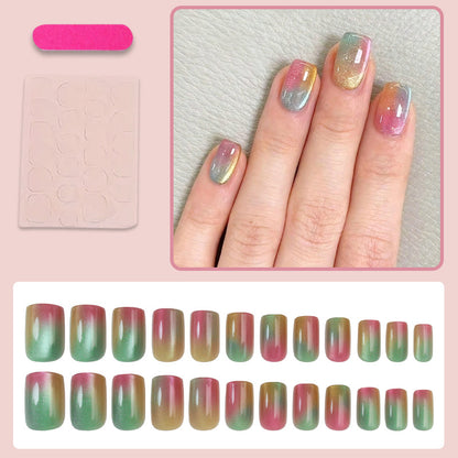 Kunstnagelset mit schimmernden Ombre-Effekten Brehn