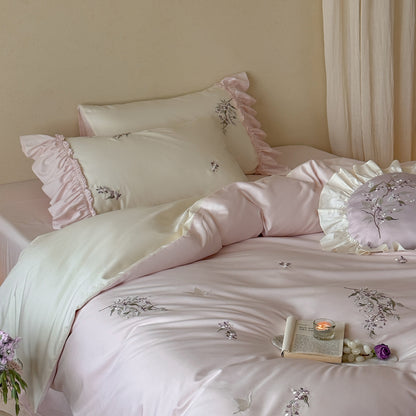 Luxuriöses Satin-Bettwäsche-Set mit Rüschen und zarter Blumenstickerei Brehn
