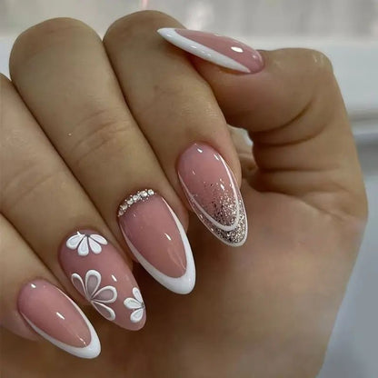 Elegante Blumen-Mandel-Nail Art Brehn