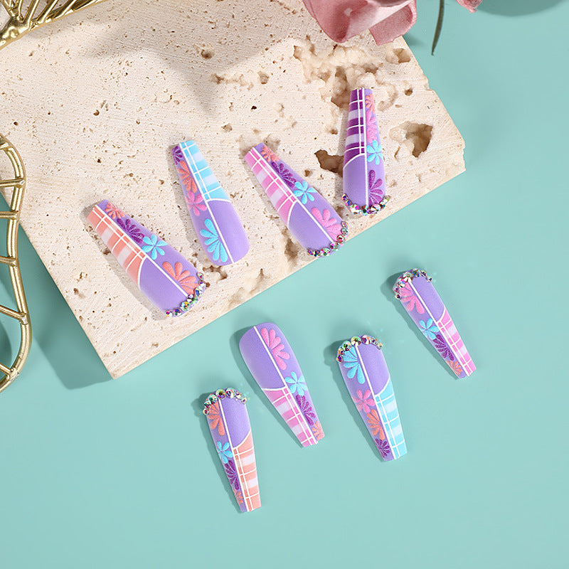 Exquisite Kunstnägel im trendigen Glitter-Design Brehn