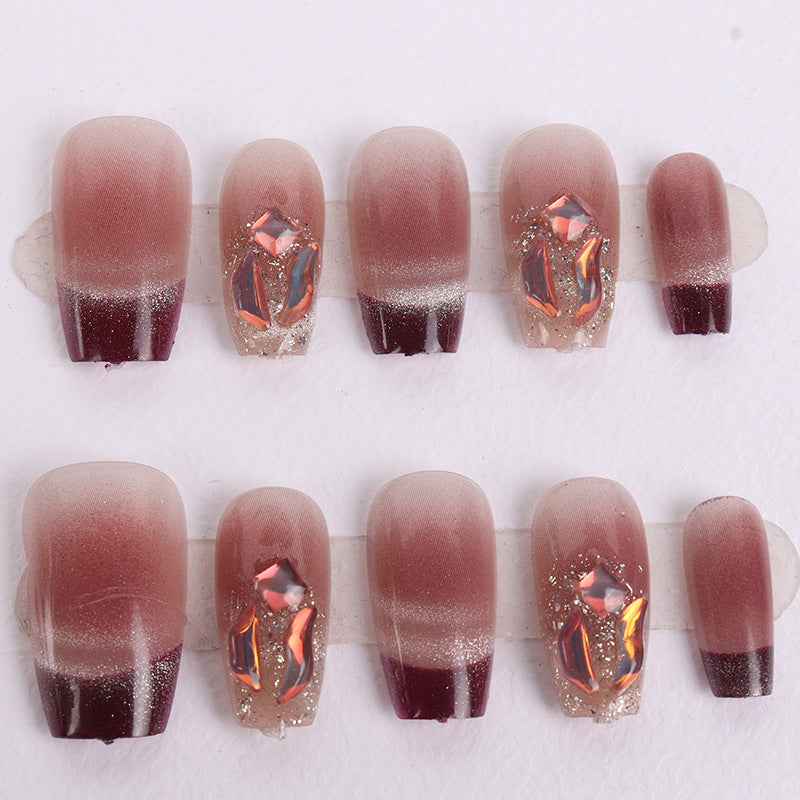 Glänzendes Gradient Press-On Nagelkunstset mit dekorativen Akzenten Brehn