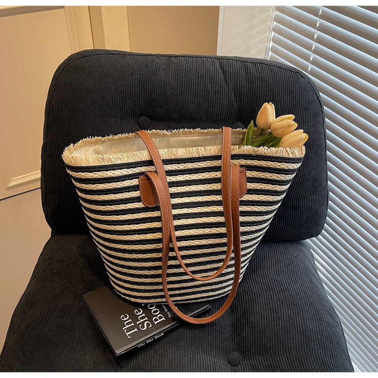 Größzügige Strandtasche mit Ledergriffen Brehn