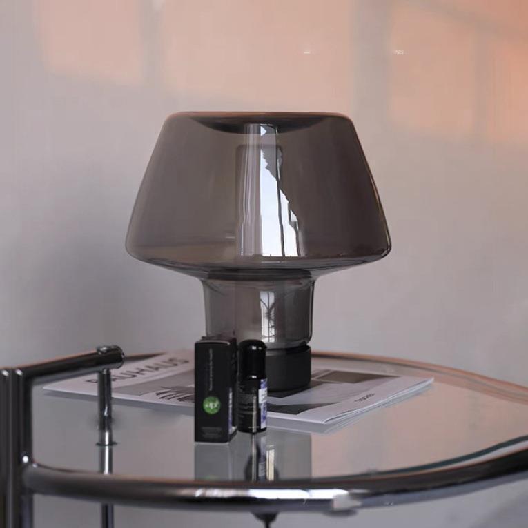 Künstlerische Tischlampe mit einzigartigem transparentem Schirm