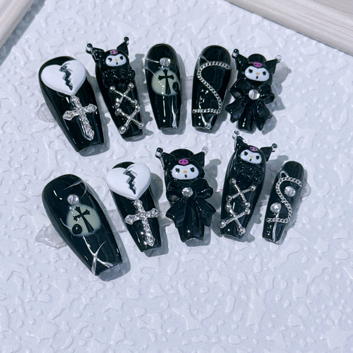 Gothic-inspirierte dekorative Press-On-Nagelkunstset