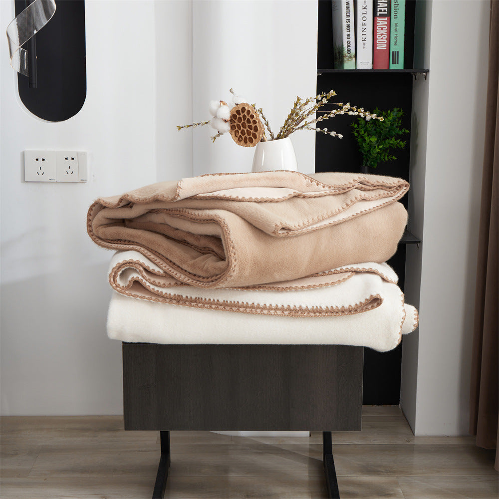 Großzügiger Microfleece-Bettüberwurf mit Anti‑Pilling‑Finish und leichtem Thermofutter