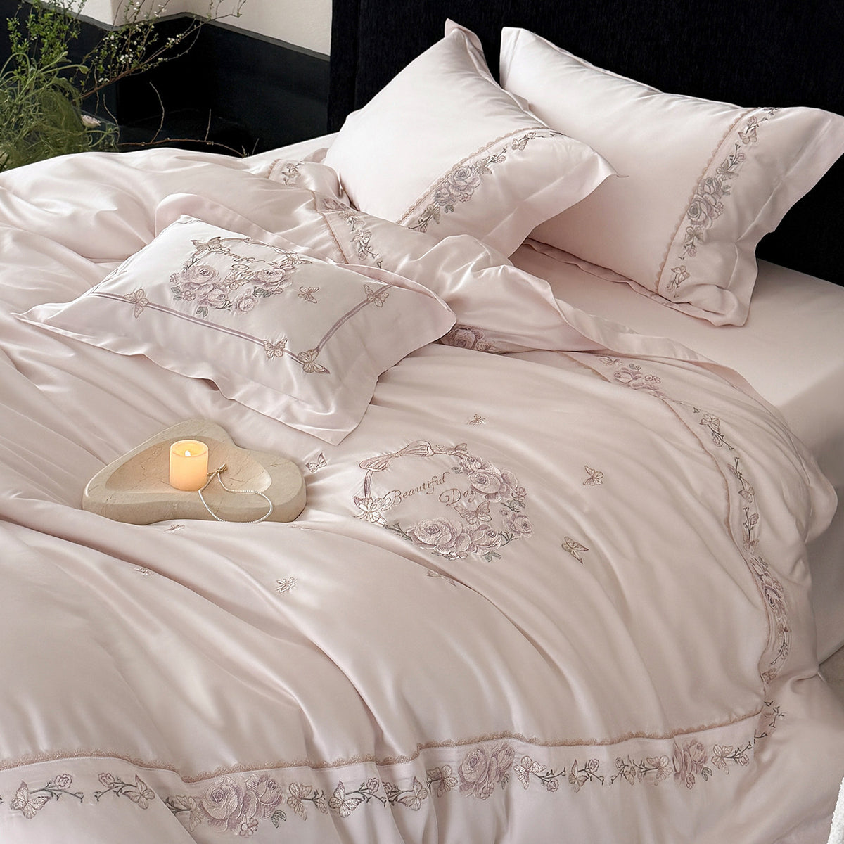 Bestickte Seidenlook Satin Bettbezug Set mit Blumenkranz Motiv