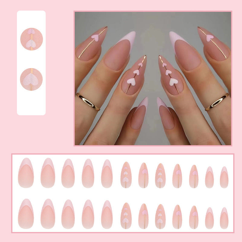 Herz-verzierte Acryl-Nagelverlängerungen Brehn