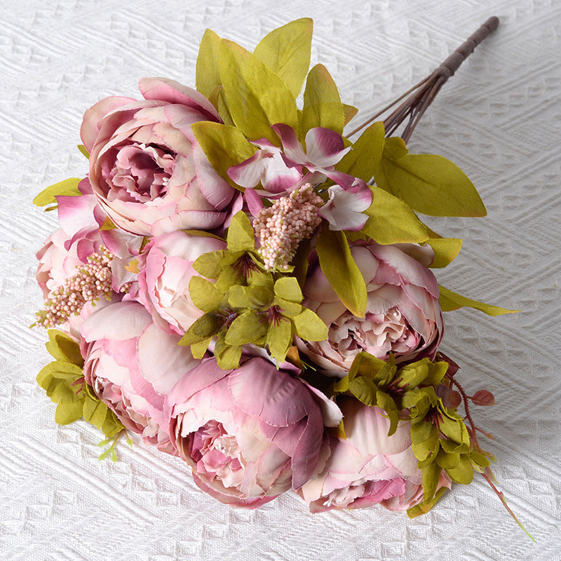 Künstliches Blumenstraußarrangement