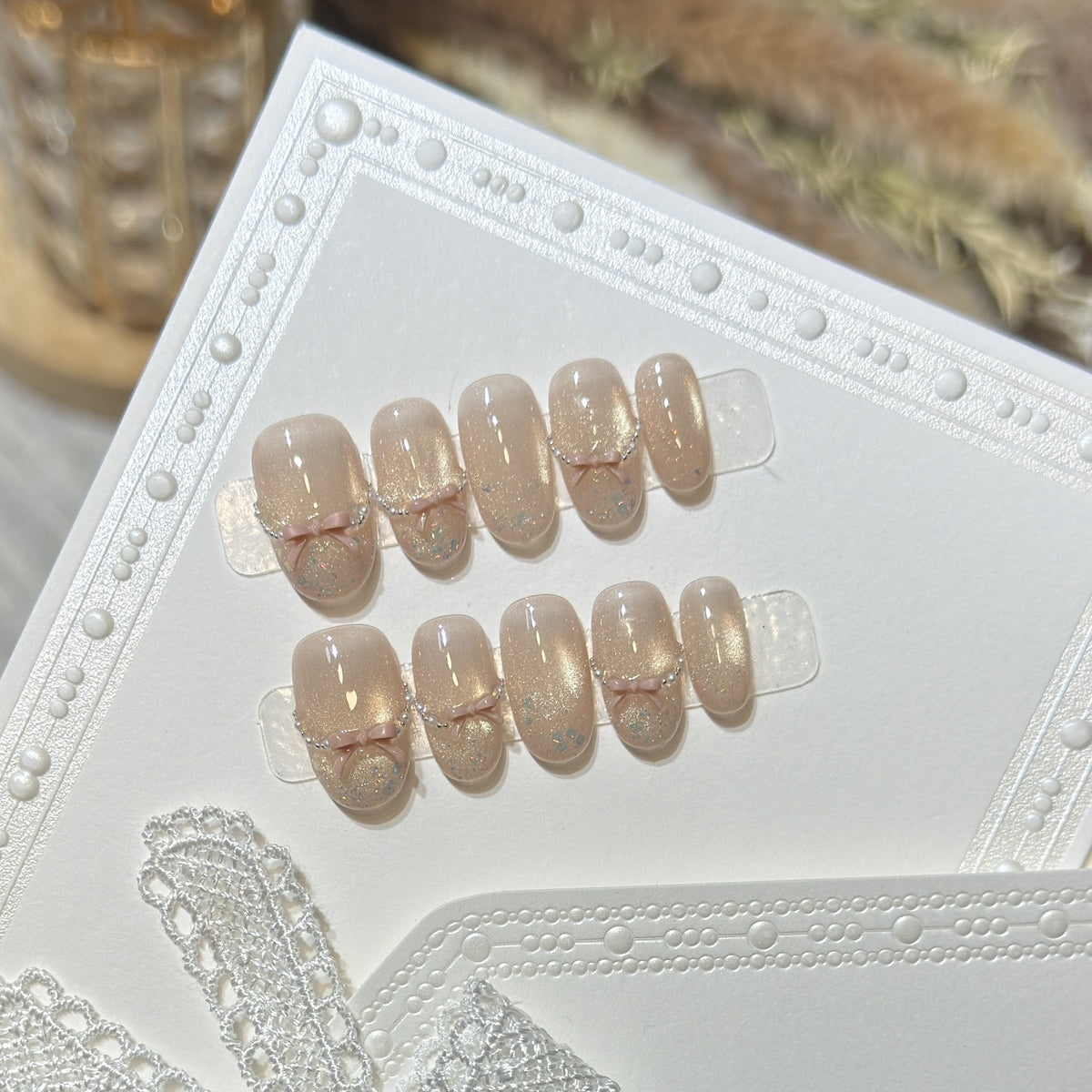 Press-On-Nagelkunst-Set mit eleganten Schleifenakzenten Brehn