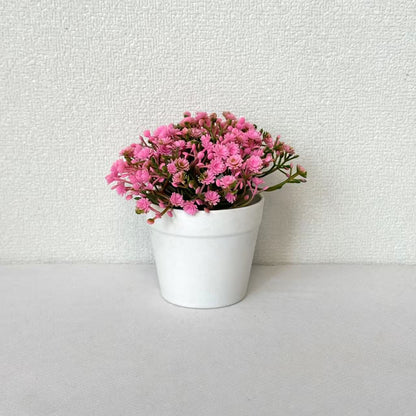 Miniatur Arrangement mit künstlichen Blumen im Topf