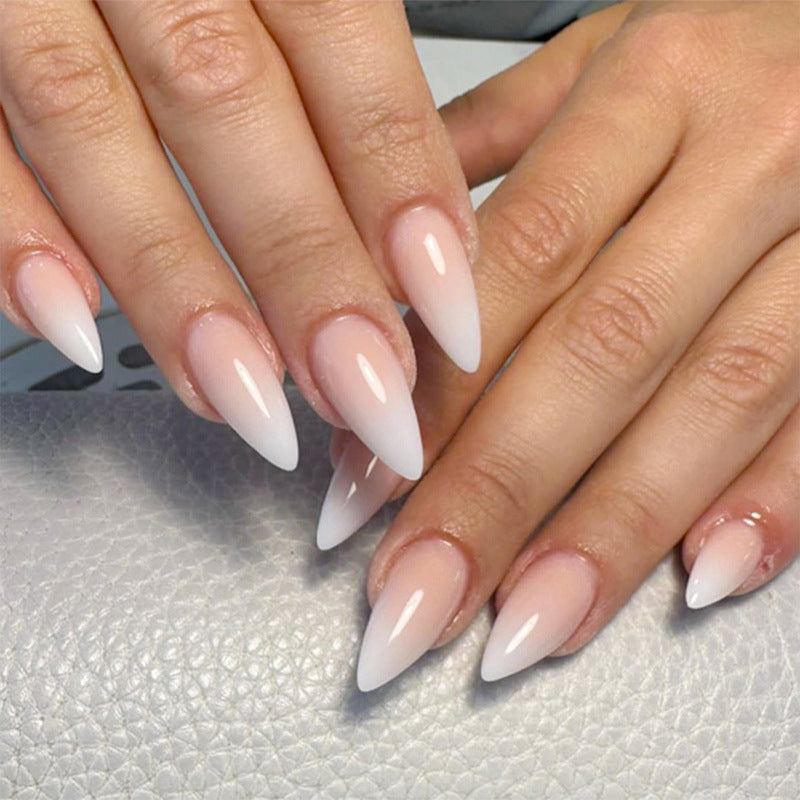 Stylische Stiletto-Nägel Brehn